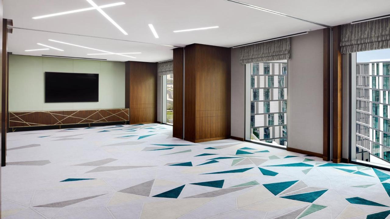 Holiday Inn Dubai Al-Maktoum Airport By Ihg Екстериор снимка