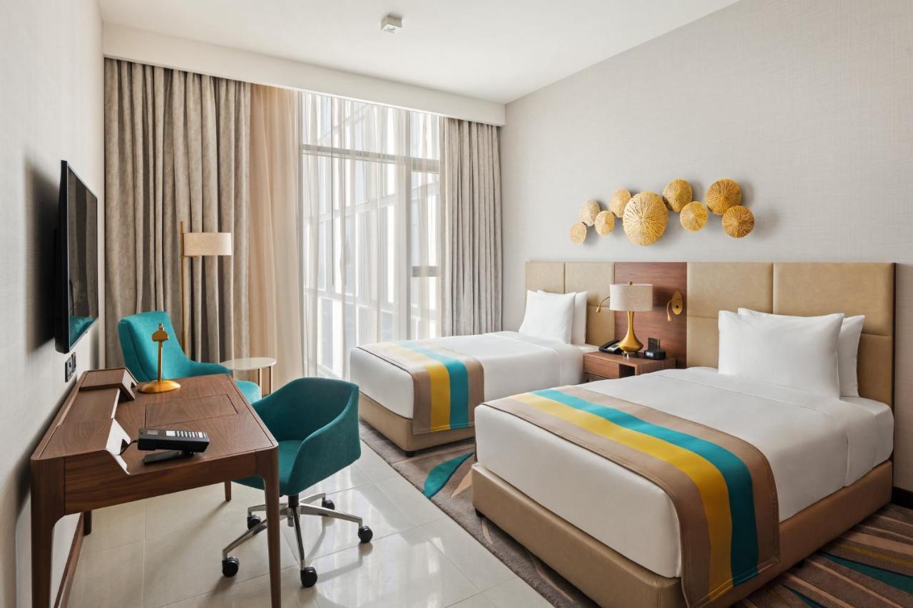 Holiday Inn Dubai Al-Maktoum Airport By Ihg Екстериор снимка