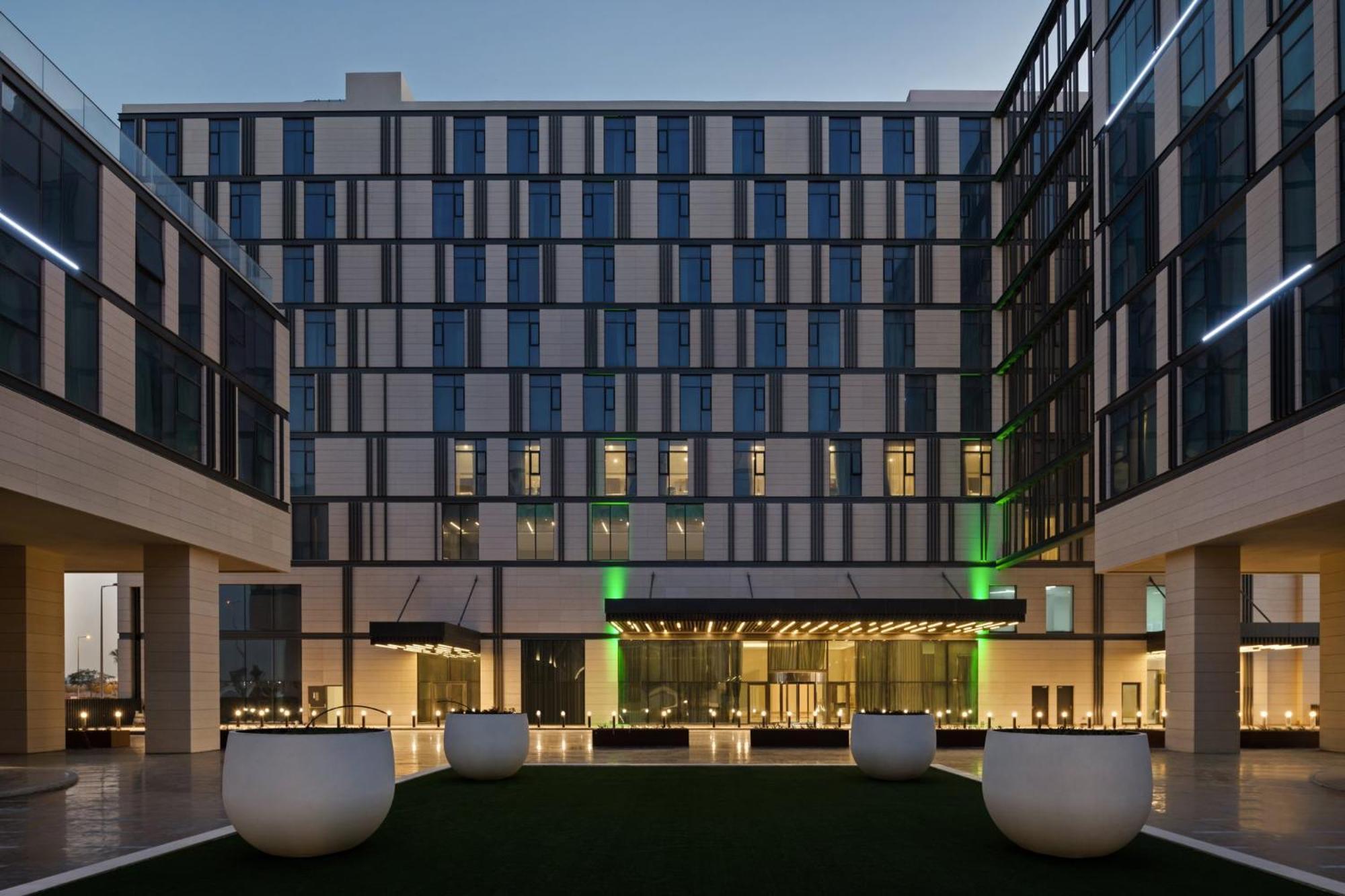 Holiday Inn Dubai Al-Maktoum Airport By Ihg Екстериор снимка