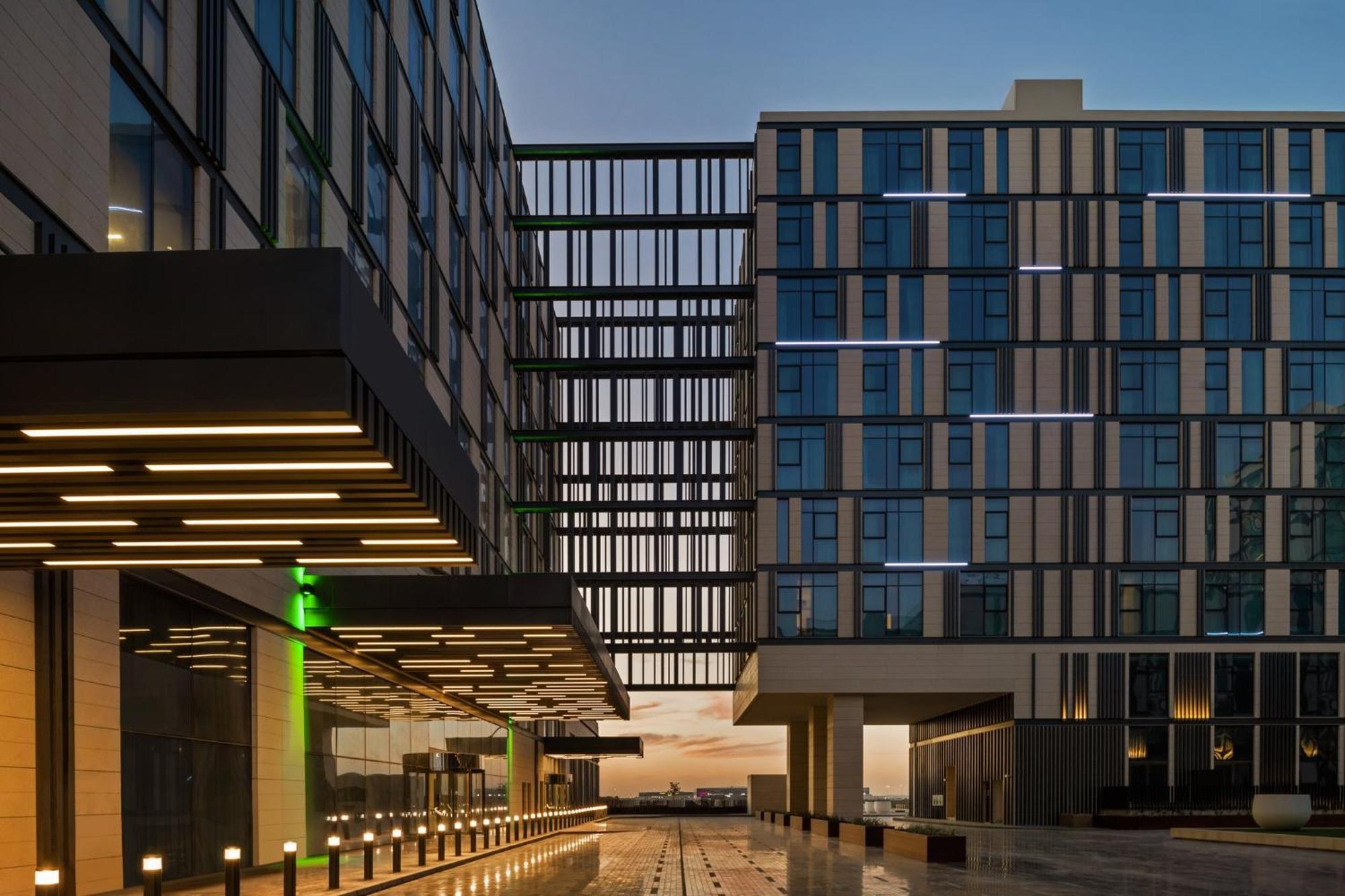 Holiday Inn Dubai Al-Maktoum Airport By Ihg Екстериор снимка