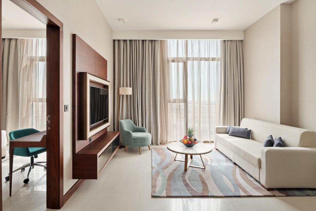 Holiday Inn Dubai Al-Maktoum Airport By Ihg Екстериор снимка