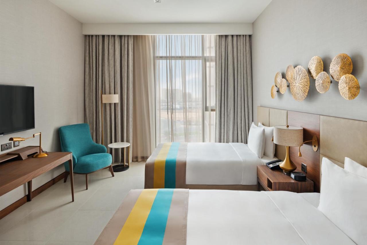 Holiday Inn Dubai Al-Maktoum Airport By Ihg Екстериор снимка