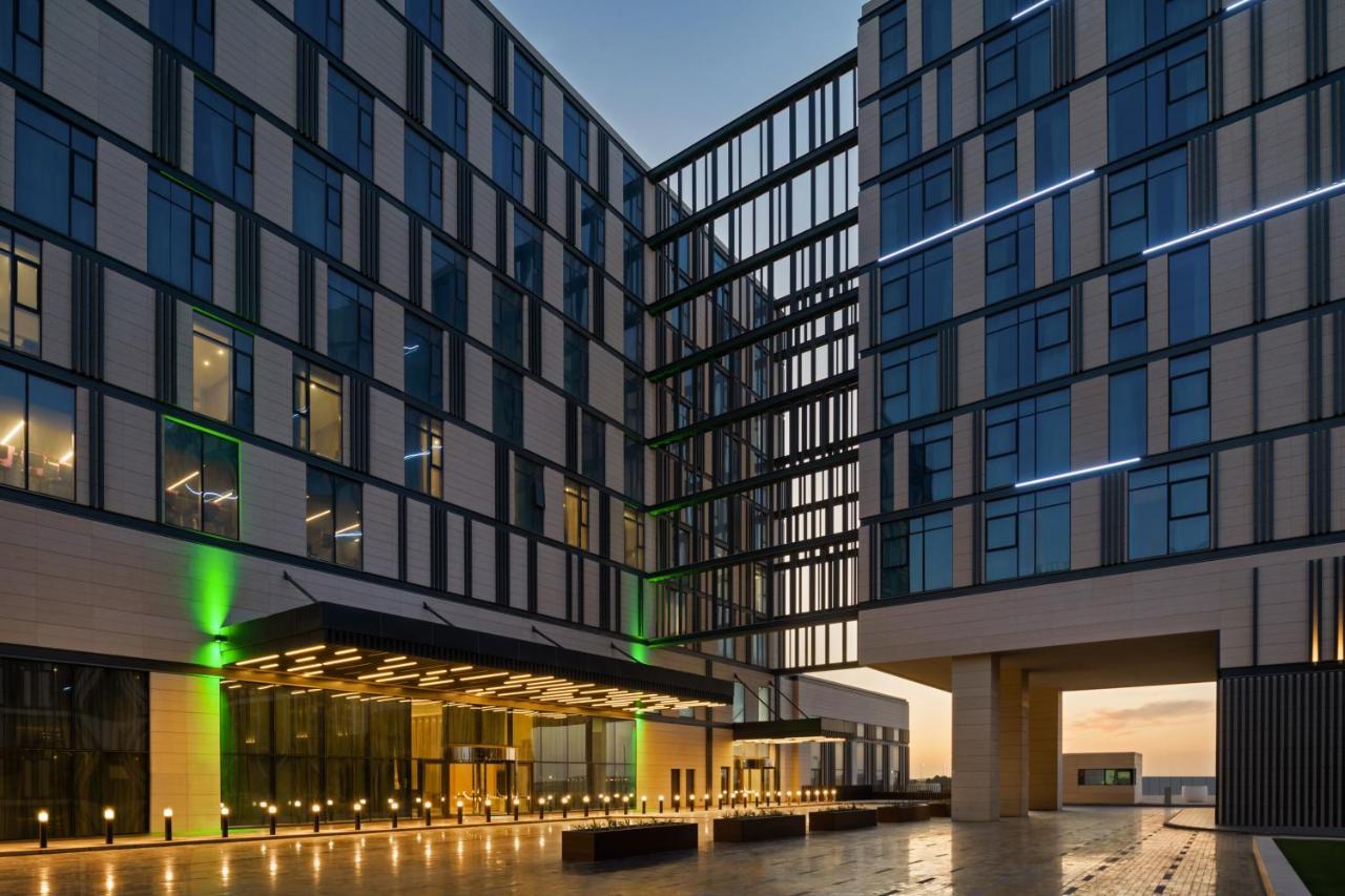 Holiday Inn Dubai Al-Maktoum Airport By Ihg Екстериор снимка